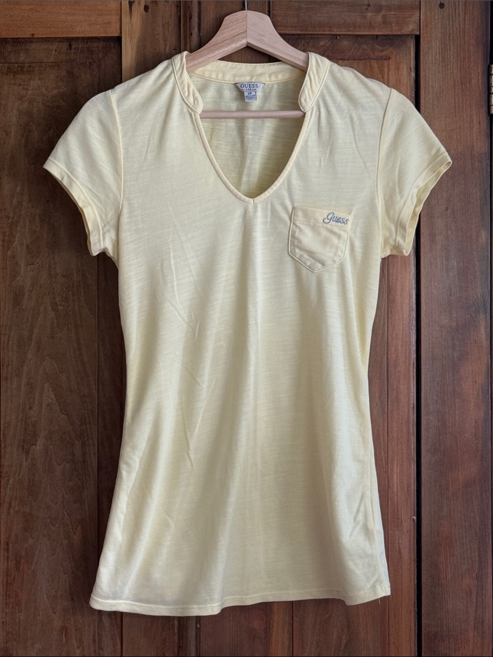Vintage Y2K GUESS Pale Yellow V-Neck S Pocket Tee